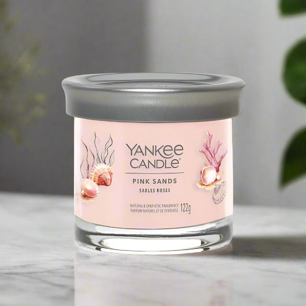 Yankee Candle Signature Small Tumbler 8 x 8 x 7 cm 122g Clean Cotton, Black Cherry, Midsummer Night, Lemon Lavender, Ocean Air, Bayside Cedar, Ice Berry Lemonade, Pink Sands, Amber and Sandalwood, Wild Orchid, Midnight Jasmine.