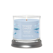 Yankee Candle Signature Small Tumbler 8 x 8 x 7 cm 122g Clean Cotton, Black Cherry, Midsummer Night, Lemon Lavender, Ocean Air, Bayside Cedar, Ice Berry Lemonade, Pink Sands, Amber and Sandalwood, Wild Orchid, Midnight Jasmine.