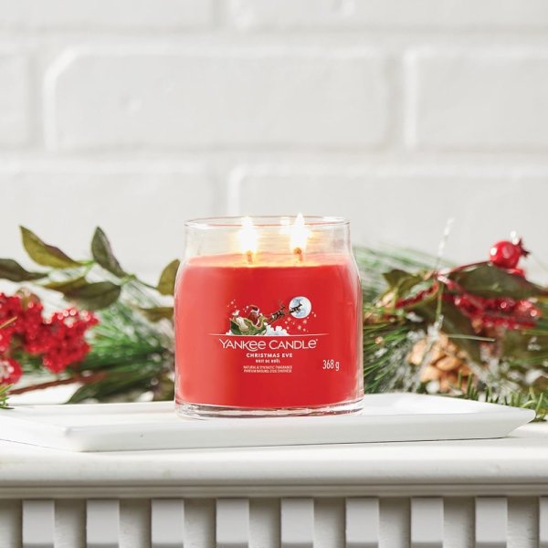 Yankee Candle Signature Scented Candle Iced Berry Lemonade, Holiday Cheer, Christmas Eve, Red Raspberry, Wild Orchid, Tropical Breeze, Mango Ice Cream and Ocean Air Medium Jar Candle 368g with Double Wicks, Soy Wax Blend Long Burning Candle, Perfect Gifts