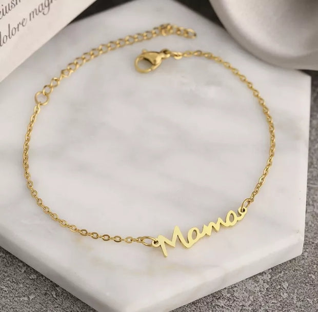Chic Stainless Steel 'Mama' Letter Pendant Bracelet - Fashionable Gift for Stylish Moms