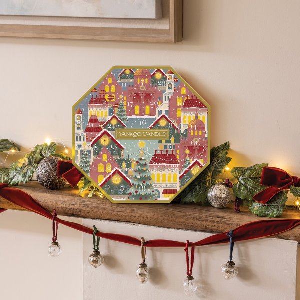 Yankee Candle - Advent Calendar Advent Wreath 2024 Christmas | 24 Tea Lights | 1 Tea Light Holder | Passport to the Holidays - DMTIFY